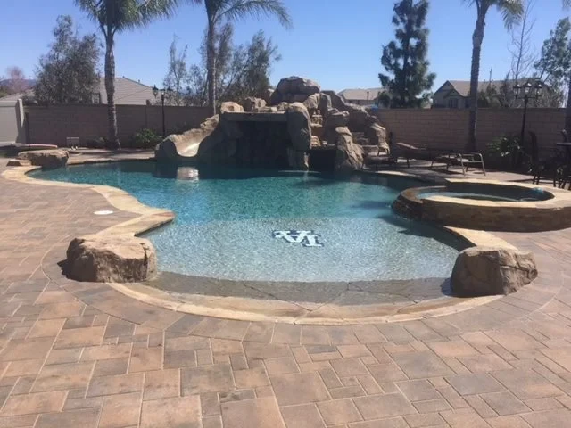Pool with artificial rock features